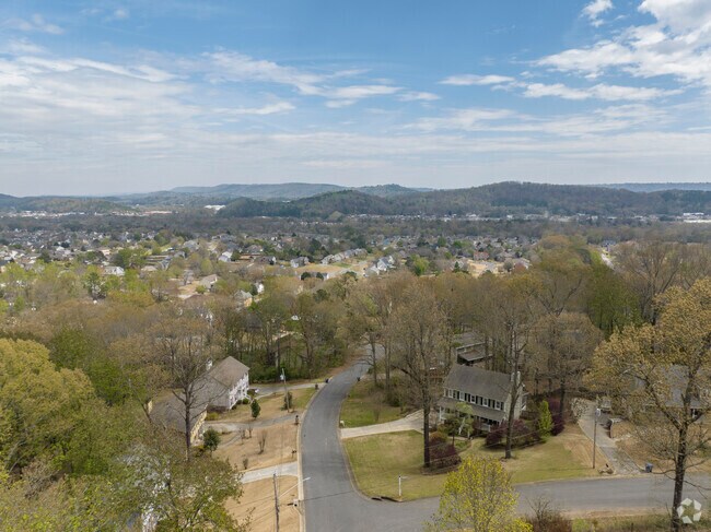 Dearing Downs Neighborhood contains colonial and modern farmhouse style homes amongst rolling hills.
