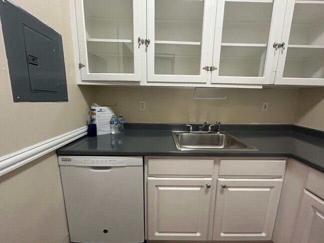 1475 Beacon St unit 2, Brookline, MA 02446 - photo 5