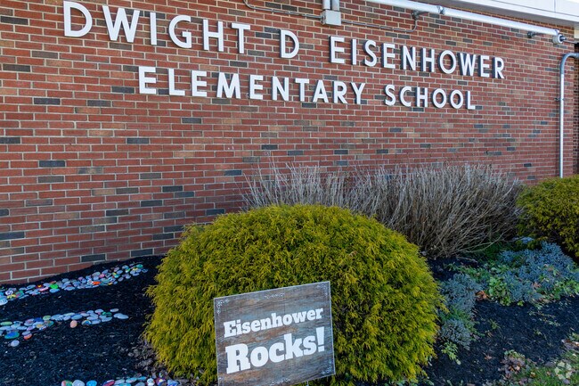 The Dwight Eisenhower School ranks 992 out of 1322 in New Jersey.