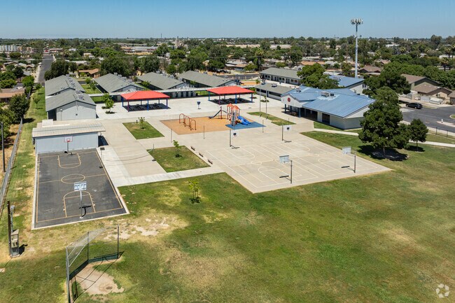 Lincoln Elementary School offers several sport activities for Hanford students to enjoy.