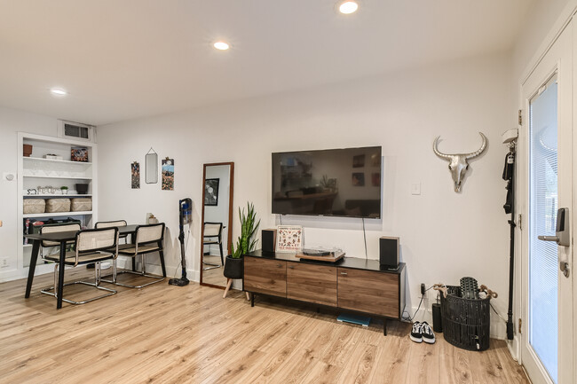 1304 Summit St unit 114, Austin, TX 78741 - photo 5