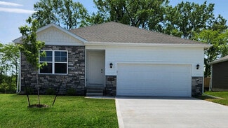 2833 Brook View Dr, Des Moines, IA 50317