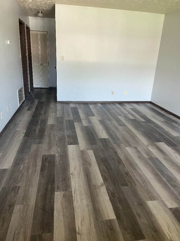 639 E 10th St Unit 203, York, NE 68467