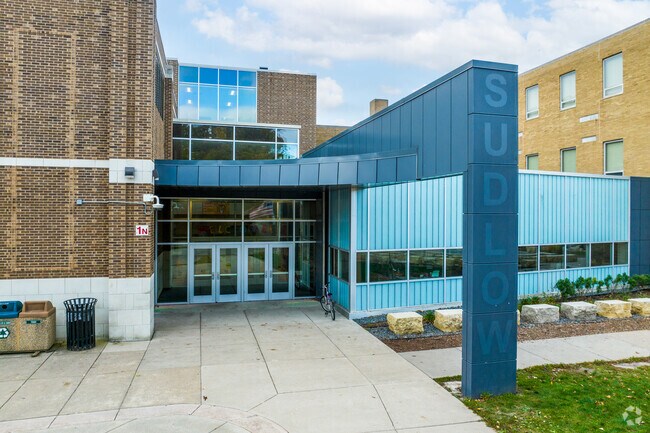 Sudlow Intermediate School boasts an excellent 14:1 Student-Teacher ratio.