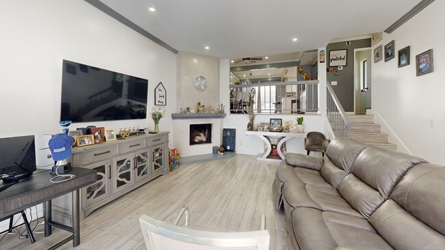 20737 Roscoe Blvd unit 301, Winnetka, CA 91306 - photo 2