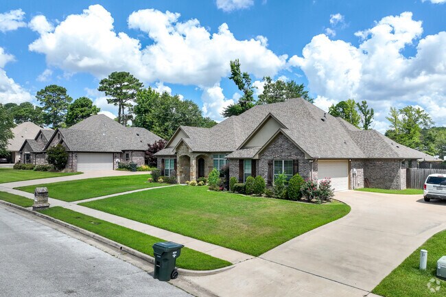 When you think of comfortable living then you are thinking about Cambridge's lovely homes.