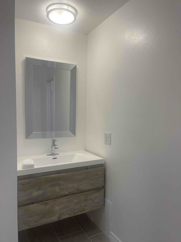 16881 Sims Ln, Huntington Beach, CA 92649 - photo 7