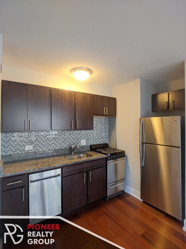 433 W Wellington Ave unit 445-11E, Chicago, IL 60657 - photo 4