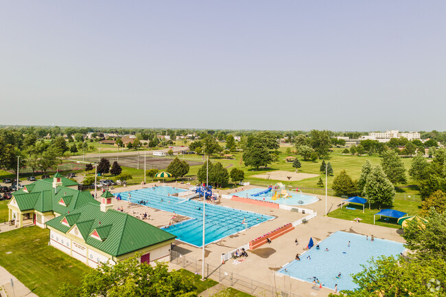 Cheektowaga Town Park near Pine Hill also has an amazing public pool setup.