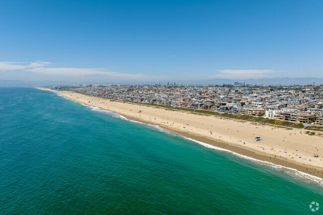Approximately 2 miles of pristine beach makes up Manhattan Beach in Los Angeles, CA.