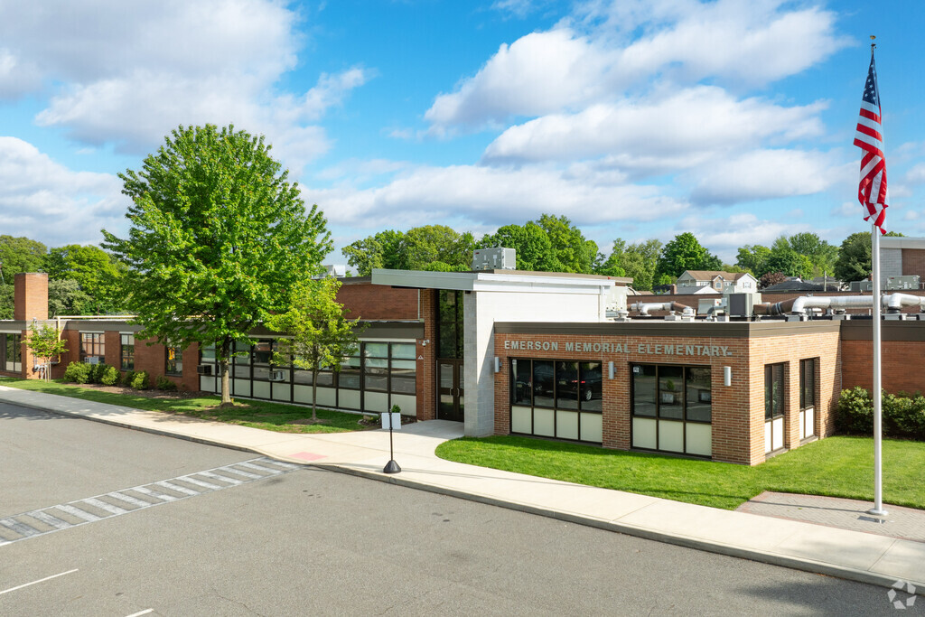 Emerson Memorial Elementary earns a B overall from Niche, with high marks for diversity.