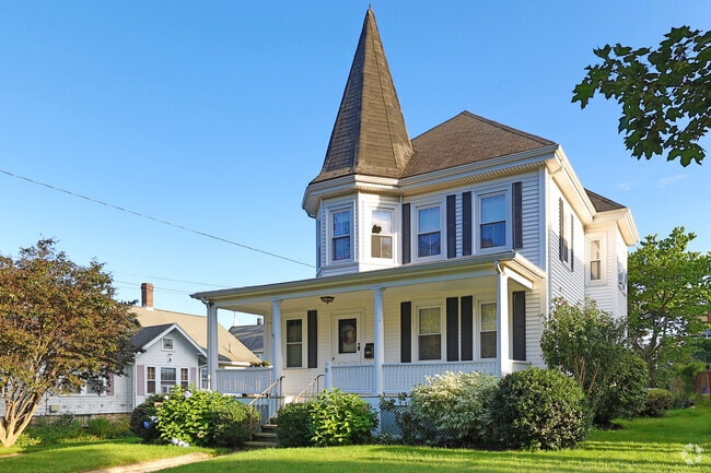 Older large homes are mixed with newer developments in Maplewood.