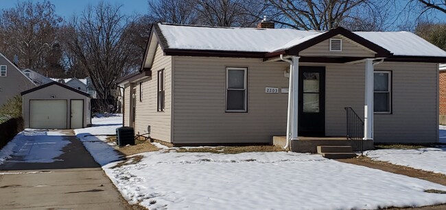 2203 Gaebler Ave, Saint Louis, MO 63114 - photo 2