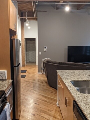 1040 W Adams St Unit 226, Chicago, IL 60607