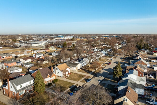 Southeast Warren is known for its stock of affordable small to medium sized homes.