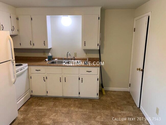 33 Yale St, Bangor, ME 04401 - photo 6