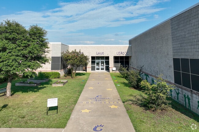 GreatSchools gives Godley Elementary School a 14:1 student to teacher ratio.
