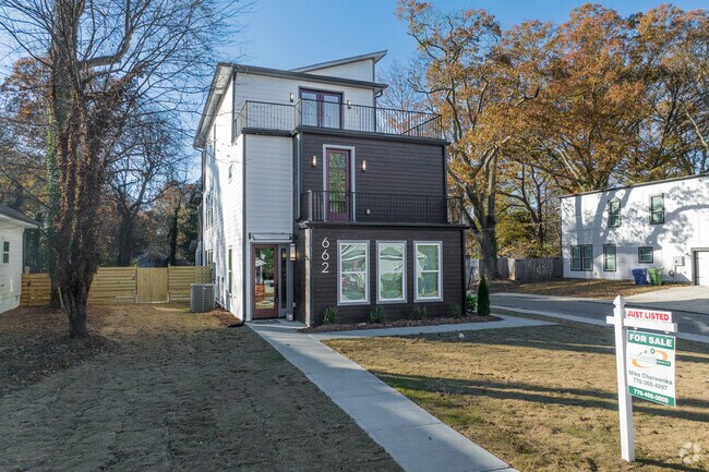 You can find many new modern style homes in the streets of Center Hill.