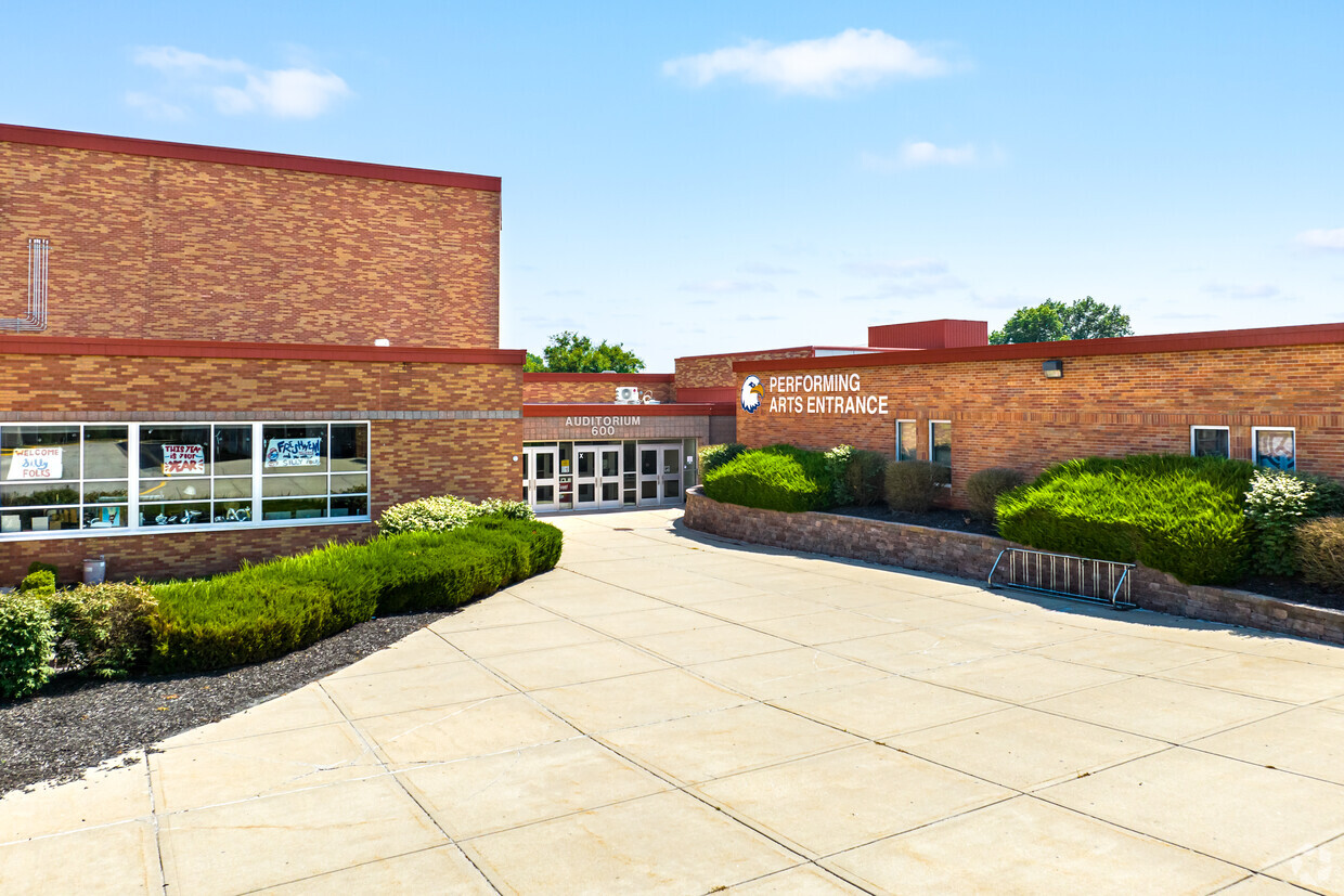 Olathe North Sr High School, Olathe KS Rankings & Reviews - Homes.com