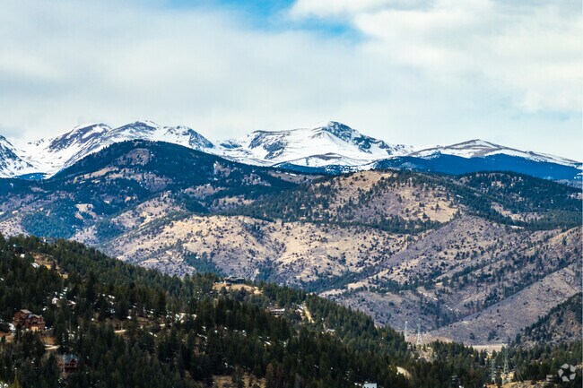 Floyd Hill is a reasonably short drive from many major ski resorts such as Copper, Breckenridge, A-Basin, and Keystone.