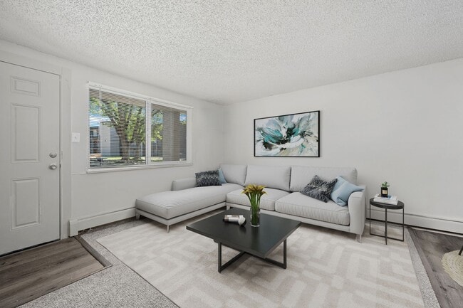 Oasis at Belmont - Beautiful Renovated Apartments, Pueblo, CO 81001 - photo 5