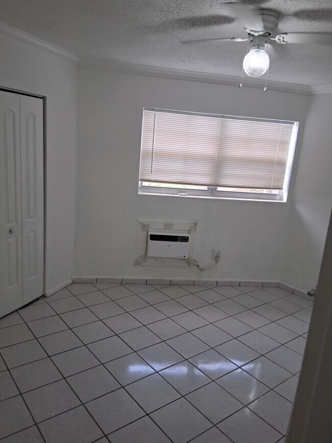 1605 NE Miami Gardens Dr unit 105, Miami, FL 33179 - photo 7