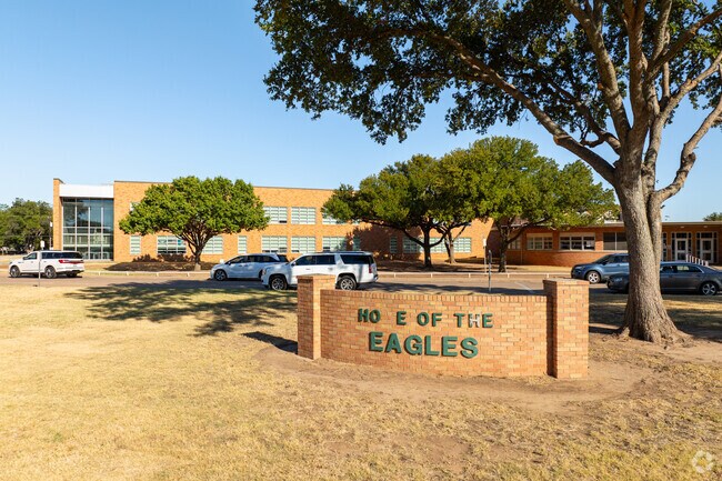 Barwise Middle School gets a B minus according to Niche.com in Stone Lake Estates.