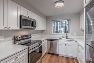 13842 NE 8th St, Bellevue, WA 98005