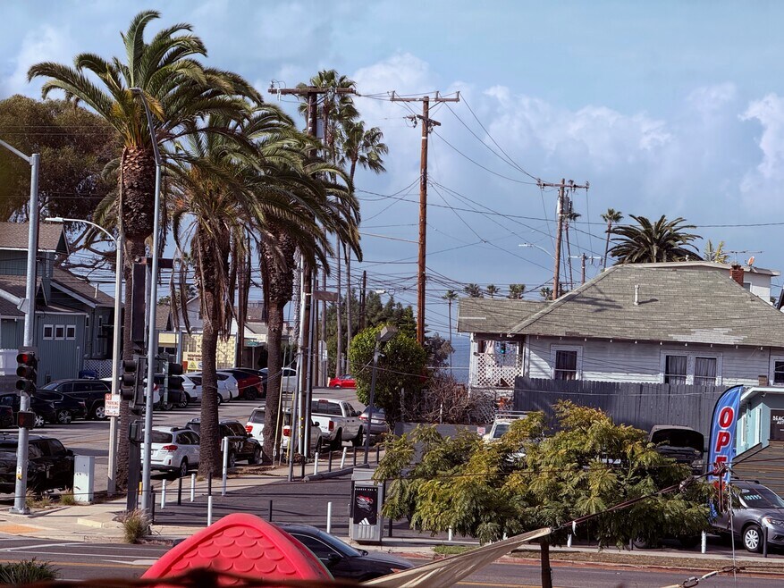 323 S Francisca Ave unit B, Redondo Beach, CA 90277 - photo 1