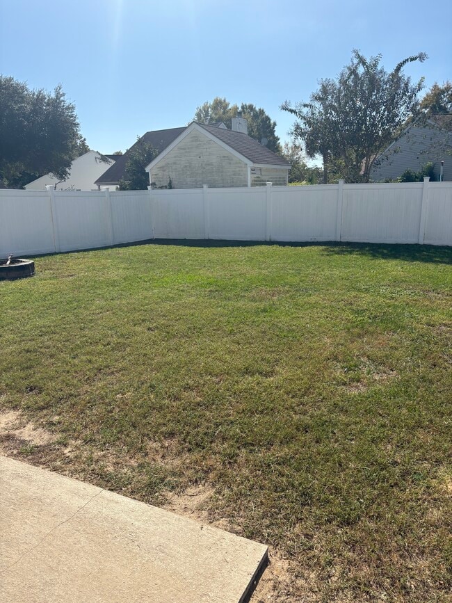 Privacy fence/ nice backyard