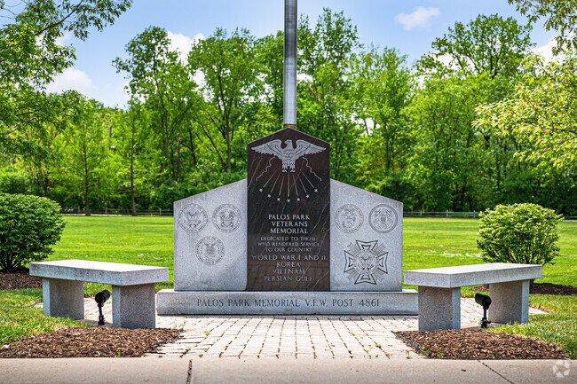 Palos Park has a great Memorial Monument dedicated to veterans.