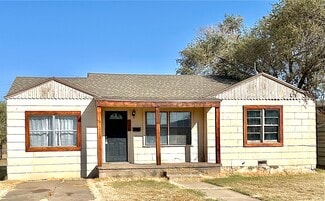 736 W Grover St, Floydada, TX 79235