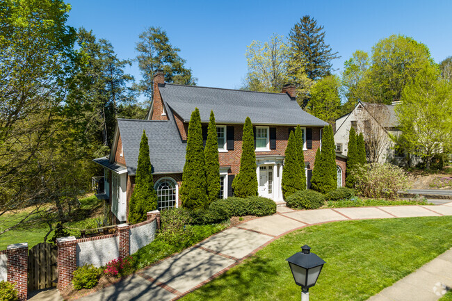 A Tantalizing Variety of Architectural gems abound in Grove Park 01
