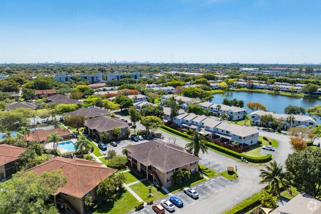 Pembroke Pointe is a neighborhood made up of single family homes, condos, and townhomes in Broward County.