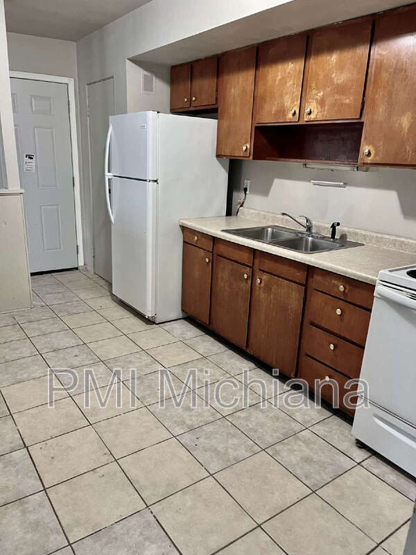 2012 Lathrop St, South Bend, IN 46628 - photo 4