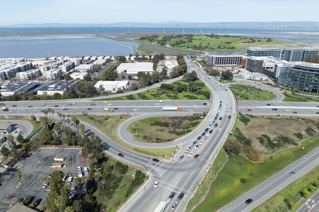The Bayshore Freeway and highway 101 are close to Menlo Oaks for fast commuting around the bay.