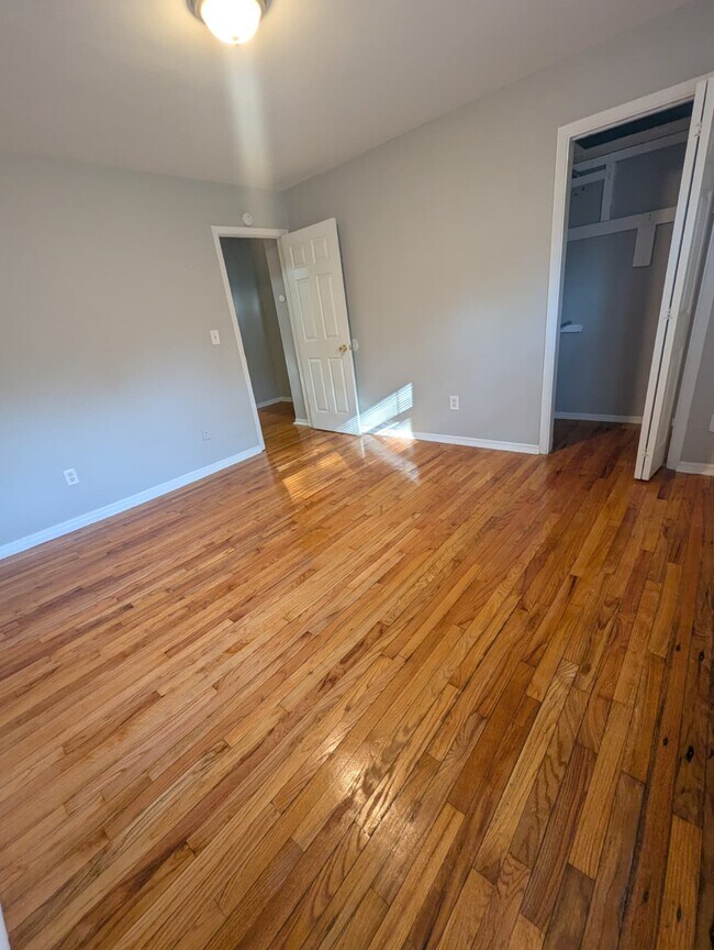 215 Blake St, New Haven, CT 06515 - photo 4