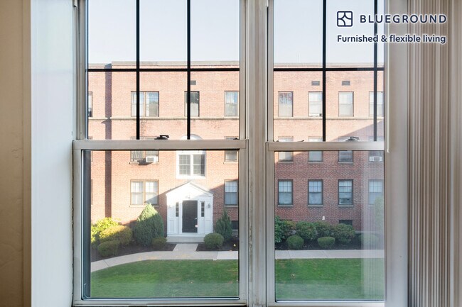 270 Harvard St unit FL2-ID1274, Cambridge, MA 02139 - photo 4