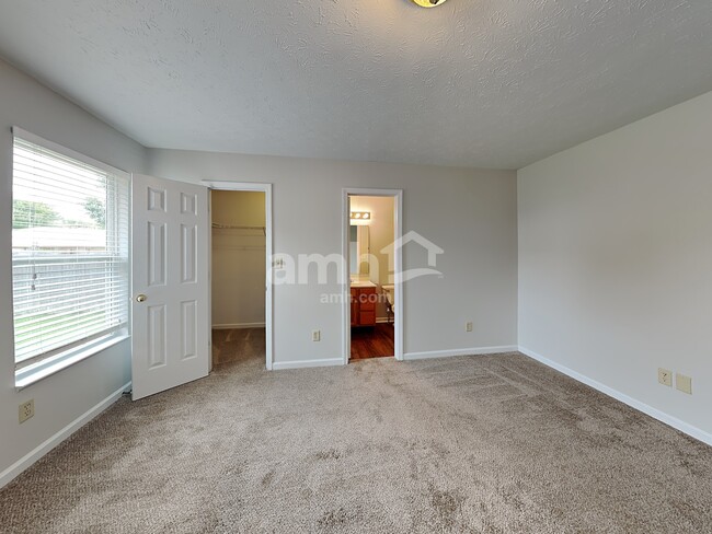 1090 Meadowview Ct, Franklin, IN 46131 - photo 7