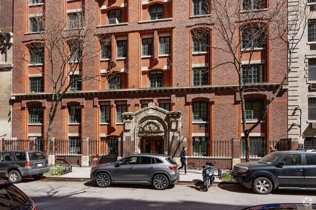 Lincoln Square's historic district is home to prominent artists in the neighborhood.