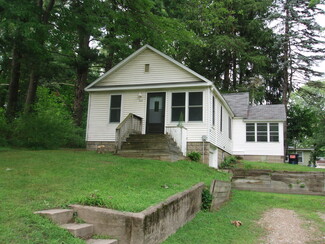 525 Clark Dr NW, Comstock Park, MI 49321