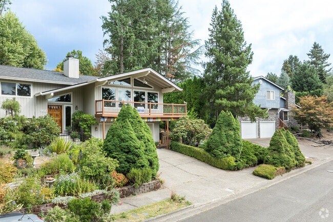 Rows of midcentury modern homes can be found in Palisades.