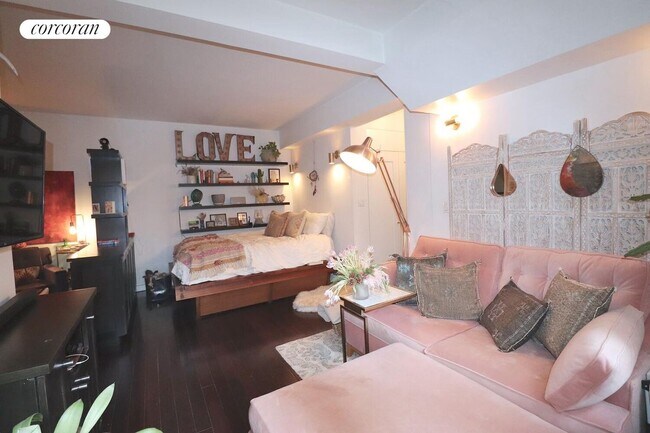 The Mark Twain, New York, NY 10011 - photo 3