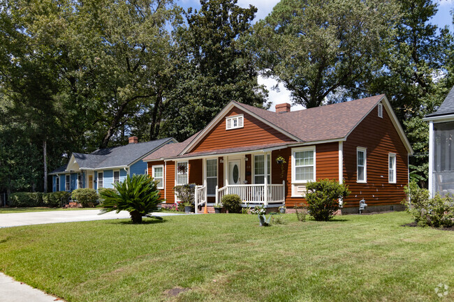 Homes throughout Edgemere vary in style and color.