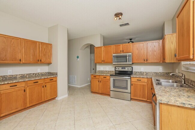 13761 Meadowpark Ave, Orlando, FL 32826 - photo 5