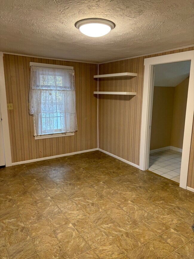 72 Hoover St unit 2 2nd floor, Leominster, MA 01453 - photo 5