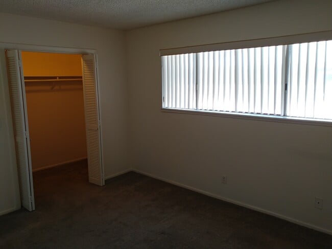 1379 Dorothy Ave unit 4, Las Vegas, NV 89119 - photo 7