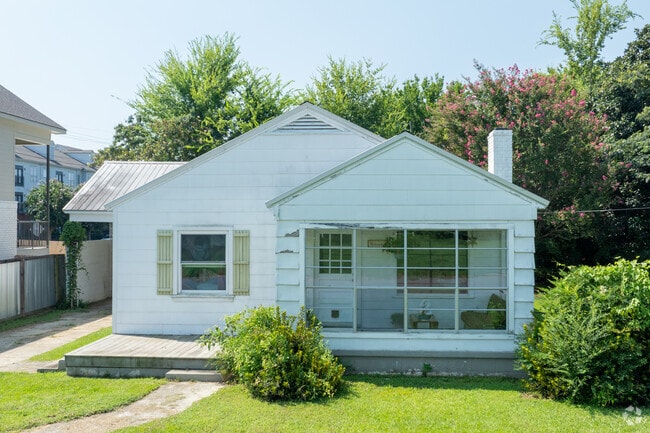 Enjoy this cozy cottage in Forest Lake.