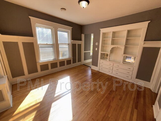 2575 N 34th St unit Upper, Milwaukee, WI 53210 - photo 6