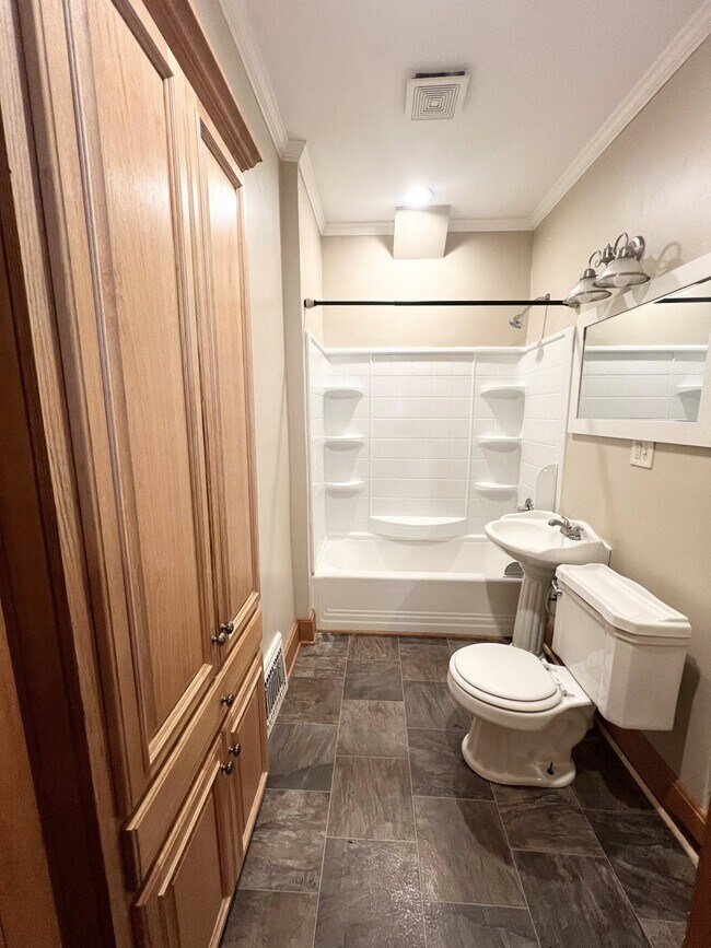 3336 N Bartlett Ave unit 1, Milwaukee, WI 53211 - photo 5